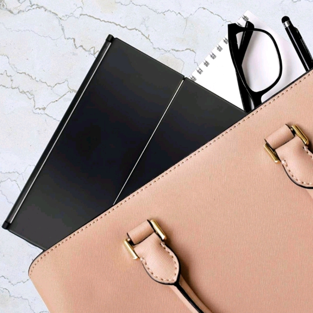 Traveling LED Trifold Mirror
